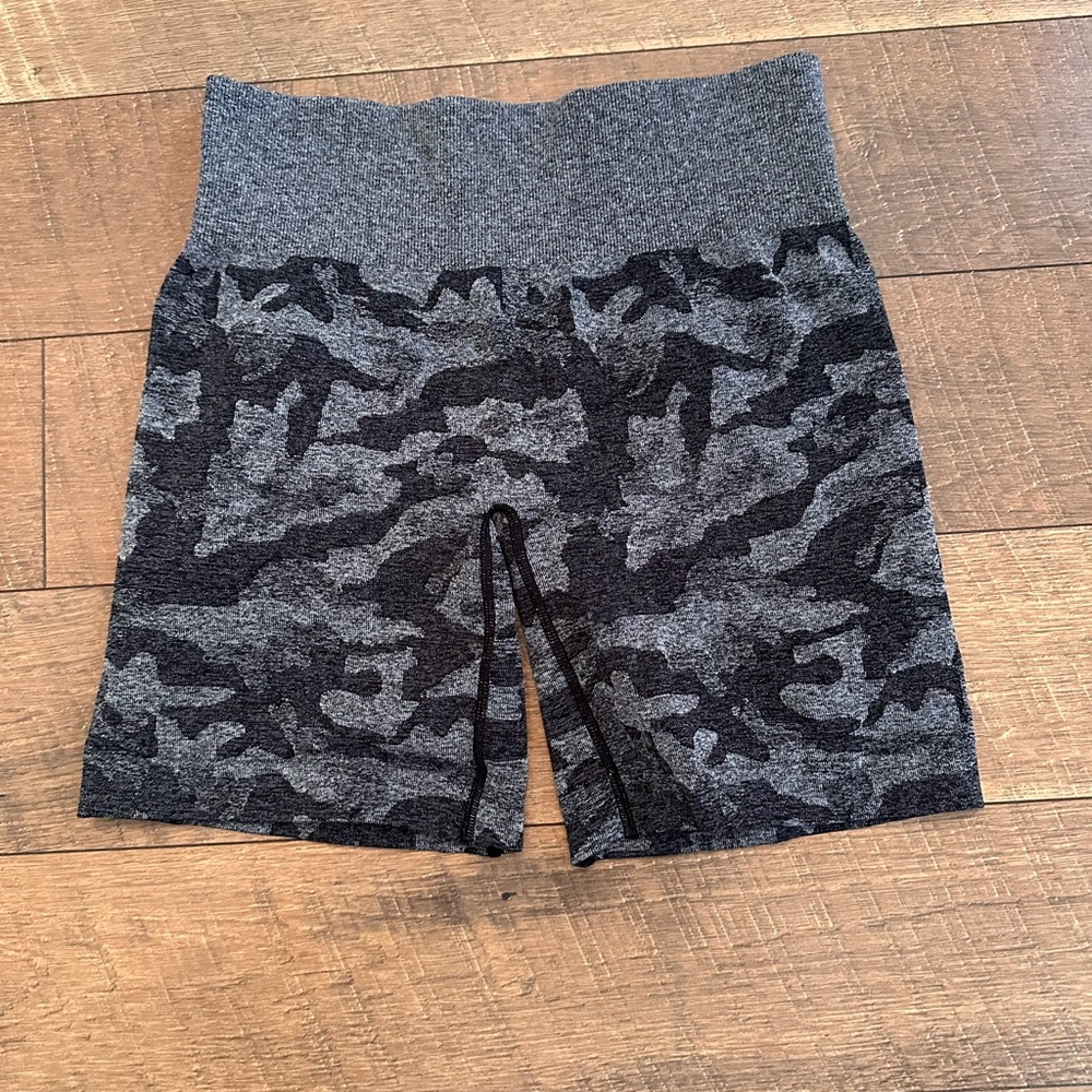 NVGTN biker shorts in camo